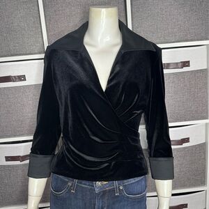 Tadashi Shoji Women's Velvet Jewel Cuff Wrap Top Full Zip Back